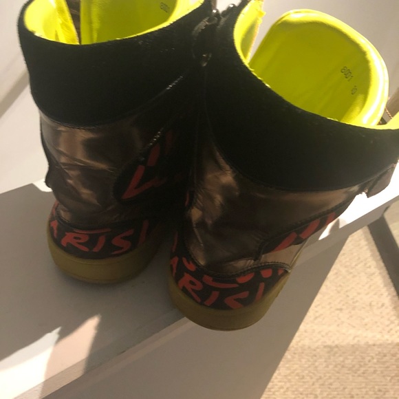 Louis Vuitton Men Sneaker - Picture 4 of 5